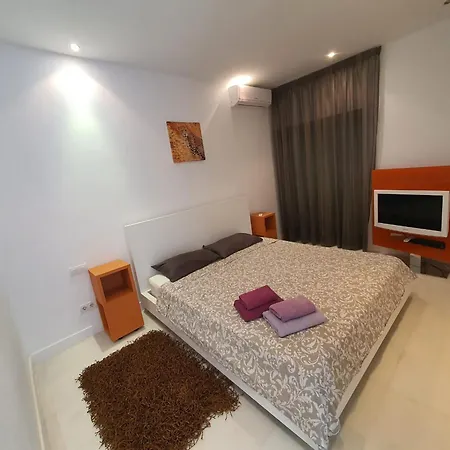 Villa 5-bedroom In Playa Del Duque *