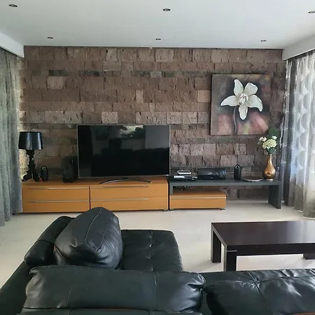 Villa 5-bedroom In Playa Del Duque