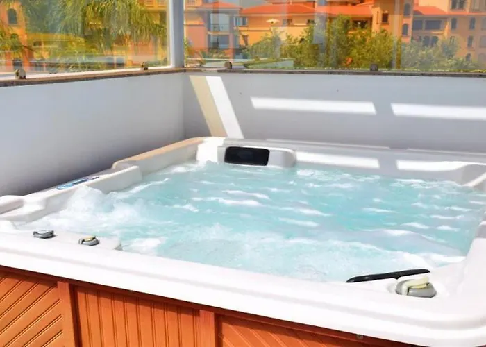 5-bedroom In Playa Del Duque *