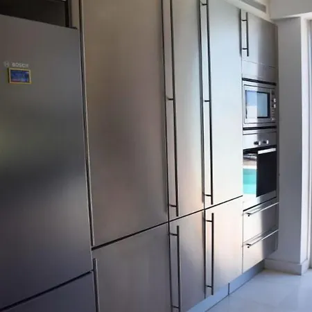 5-bedroom In Playa Del Duque