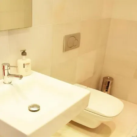 5-bedroom In Playa Del Duque *