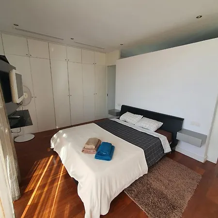 5-bedroom In Playa Del Duque