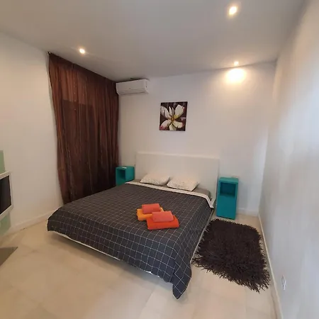 5-bedroom In Playa Del Duque Villa