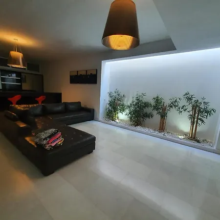 5-bedroom In Playa Del Duque فيلة